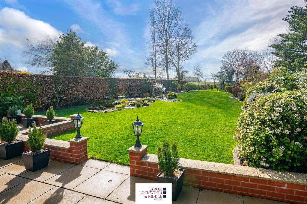 Common Road, Thorpe Salvin, Worksop 4 bed detached house £580,000