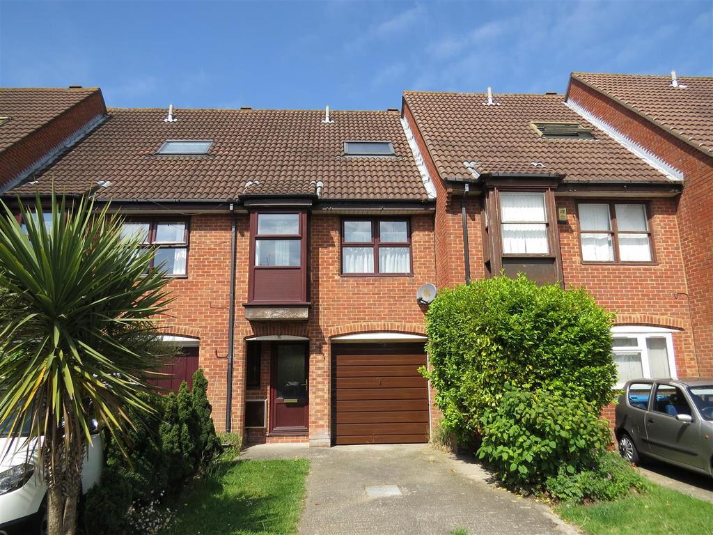 Salterns Road, Whitecliff, Poole 3 bed terraced house £1,600 pcm (£
