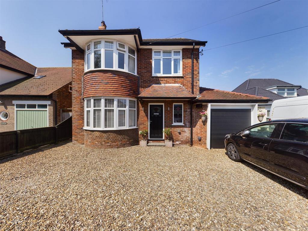 Kingsgate, Bridlington 3 bed detached house for sale £350,000