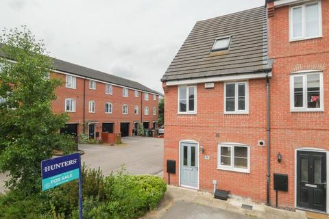 21 Carrick Drive, Thornbury, Bradford, BD3 7FD