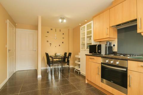 21 Carrick Drive, Thornbury, Bradford, BD3 7FD