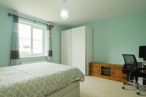 21 Carrick Drive, Thornbury, Bradford, BD3 7FD
