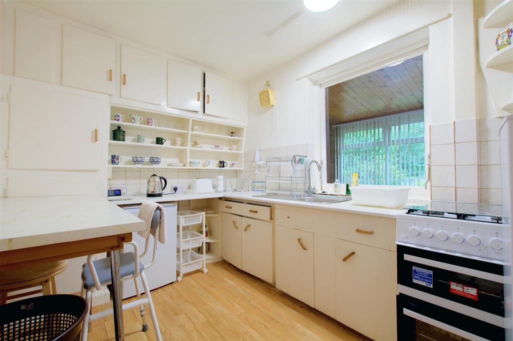 Elstree Drive, Nottingham 3 bed semidetached house £200,000