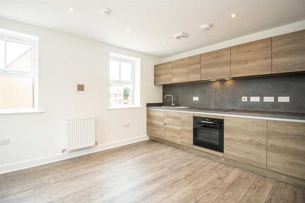 Newbold Avenue, Bilborough 2 bed townhouse £975 pcm (£225 pw)