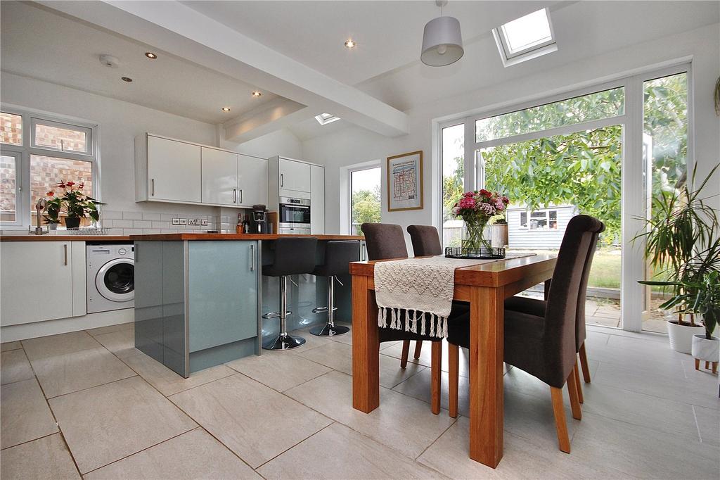 Pine View Road, Ipswich, Suffolk, IP1 3 bed semidetached house for