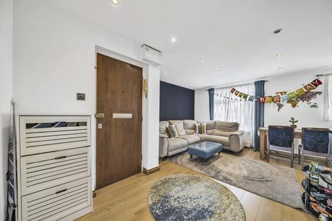 1 bedroom flat for sale - Sopwith Avenue,  Chessington,  KT9