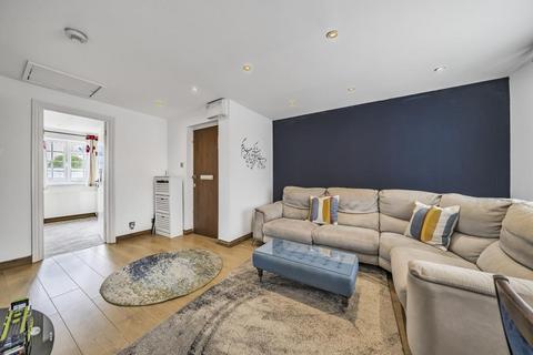1 bedroom flat for sale - Sopwith Avenue,  Chessington,  KT9