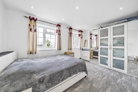 1 bedroom flat for sale, Sopwith Avenue,  Chessington,  KT9