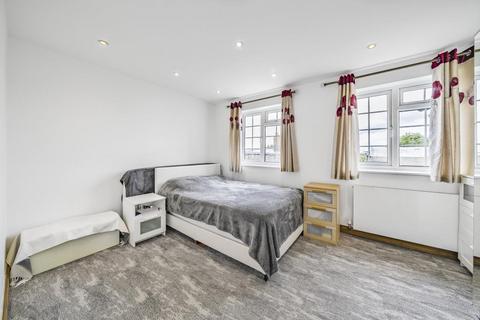 1 bedroom flat for sale, Sopwith Avenue,  Chessington,  KT9