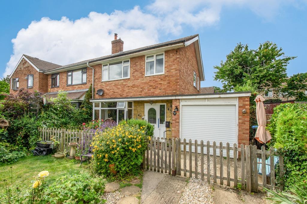 Isis Close, Long Hanborough, Oxfordshire, OX29 3 bed semidetached