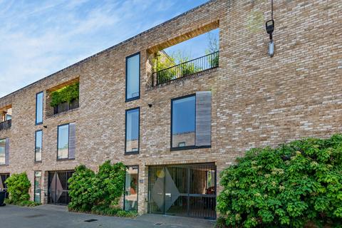 4 bedroom terraced house to rent, Henslow Mews, Cambridge, Cambridgeshire