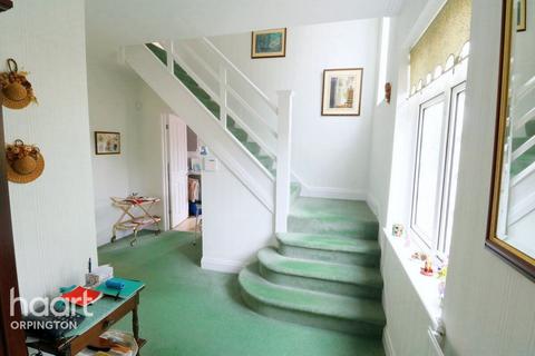 368 Court Road, Orpington, BR6 9BX