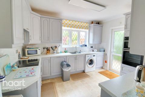 368 Court Road, Orpington, BR6 9BX