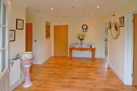 332a Chessington Road, Ewell, Epsom, KT19 9XG