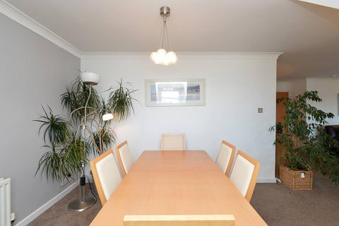 2/18 Powderhall Rigg, Edinburgh, EH7 4GA