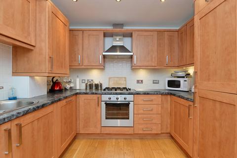 2/18 Powderhall Rigg, Edinburgh, EH7 4GA