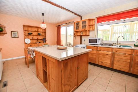 15 Dickensons Grove, Congresbury, Bristol, BS49 5HQ