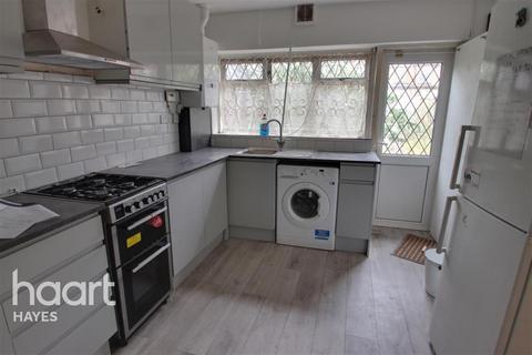 4 bedroom detached house to rent, Woodlands Road,Southall UB1