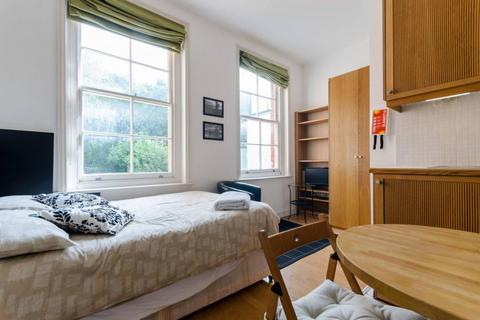 Studio to rent, Finchley Road, Hampstead, London, NW3