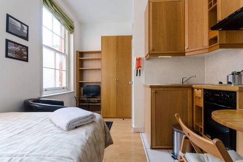 Studio to rent, Finchley Road, Hampstead, London, NW3