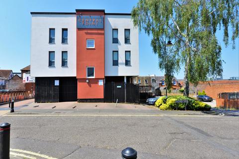 1 bed flat/apartment for rent in Central Point, Feathers Lane