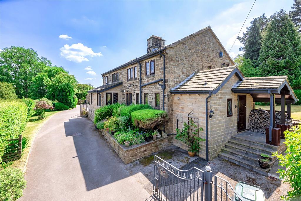 Moor Lane, Burley Woodhead, Ilkley, West Yorkshire, LS29 4 bed detached
