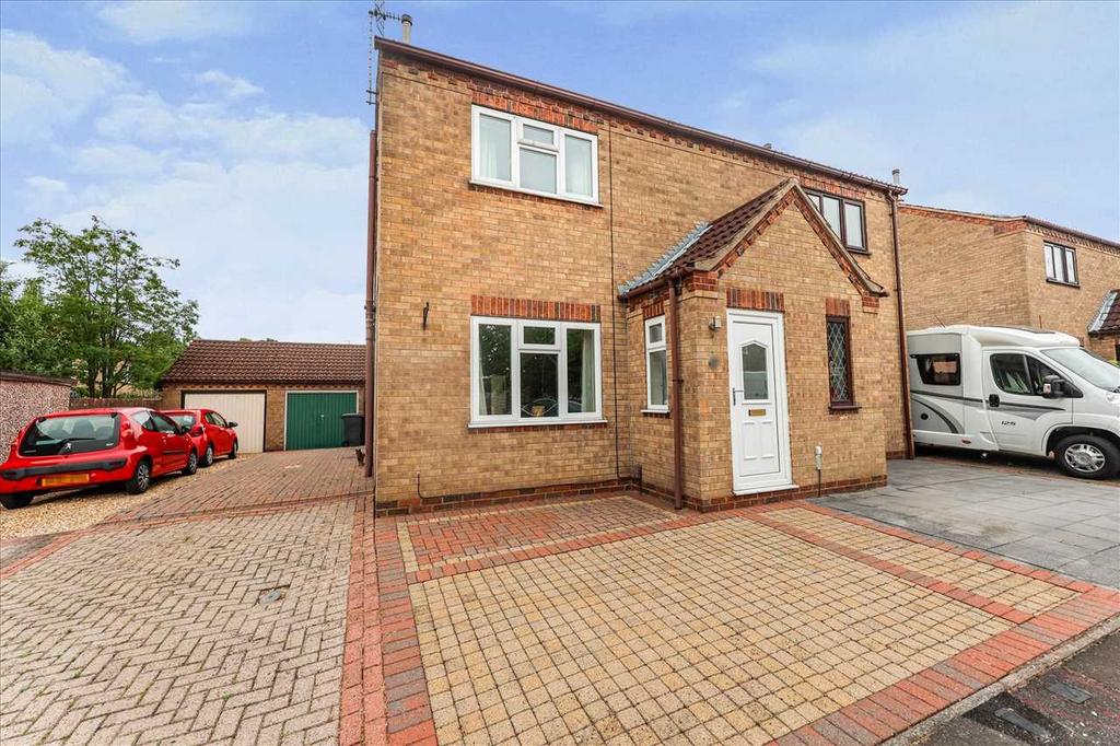 Nightingale Crescent, Lincoln 3 bed semidetached house for sale £190,000