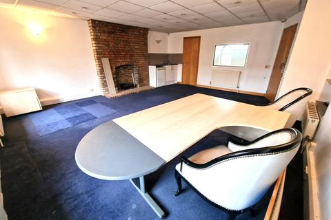 Office to rent, Windsor Street, Luton, Bedfordshire