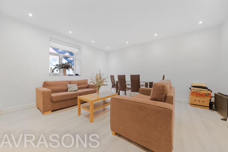 KENNINGTON PARK ROAD, KENNINGTON 3 bed flat £2,999 pcm (£692 pw)