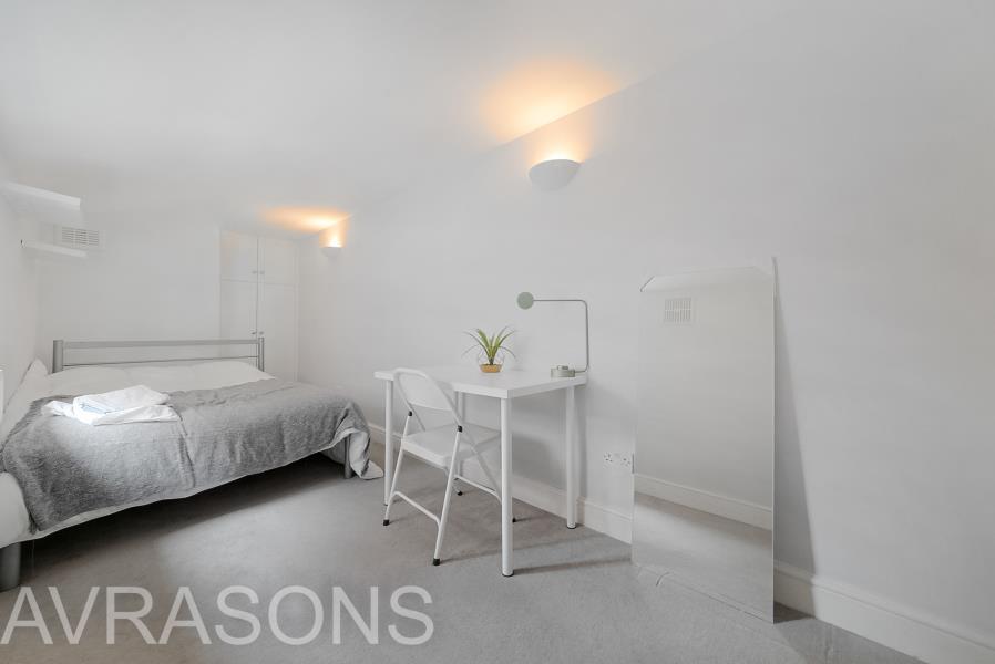 KENNINGTON PARK ROAD, KENNINGTON 3 bed flat £2,999 pcm (£692 pw)