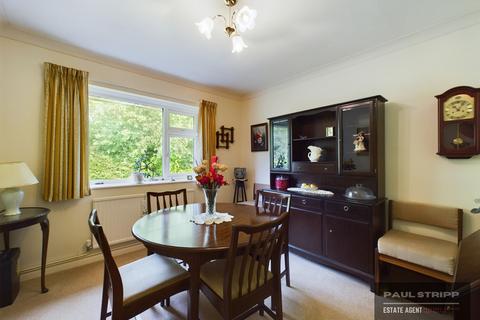 16 Claverham Close, Battle, TN33 0JF