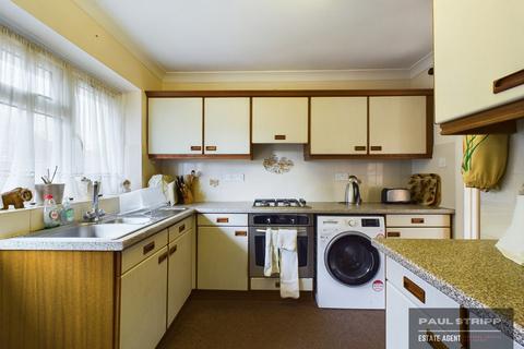 16 Claverham Close, Battle, TN33 0JF