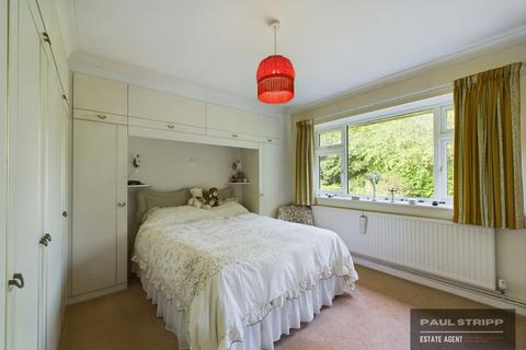 16 Claverham Close, Battle, TN33 0JF