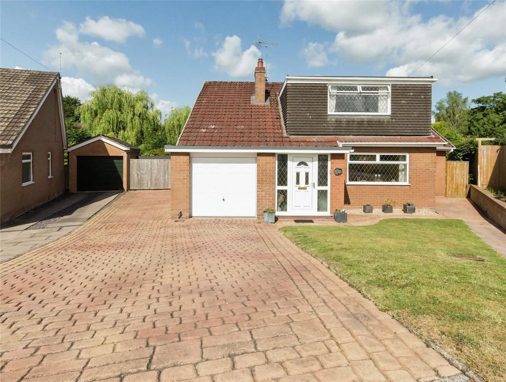 Chesterton Drive, Wistaston, Crewe, Cheshire, CW2 3 bed detached house