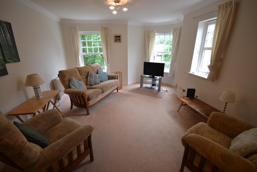 West Mill Bank, Colinton, Edinburgh... 3 bed flat £1,450 pcm (£335 pw)