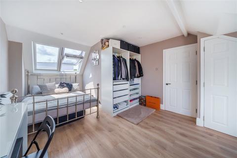 2 bedroom flat for sale, Walton Road, East Molesey, KT8
