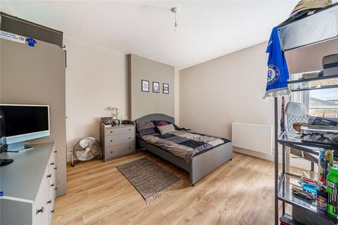 2 bedroom flat for sale, Walton Road, East Molesey, KT8