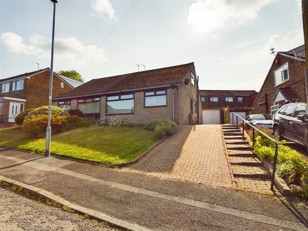 Ashfield Crescent, Springhead, Saddleworth 3 bed semidetached house