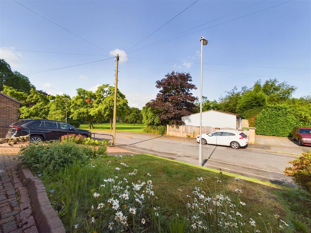 Ashfield Crescent, Springhead... 3 bed semidetached house £225,000