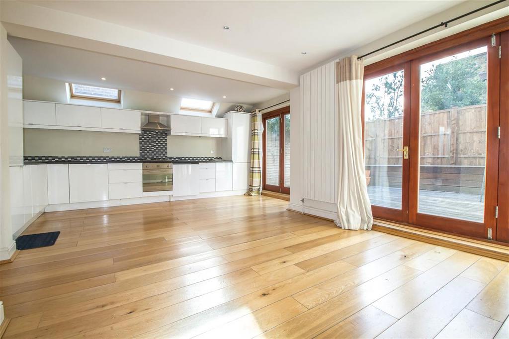 Alexandra Road, Wimbledon 3 bed apartment for sale £600,000