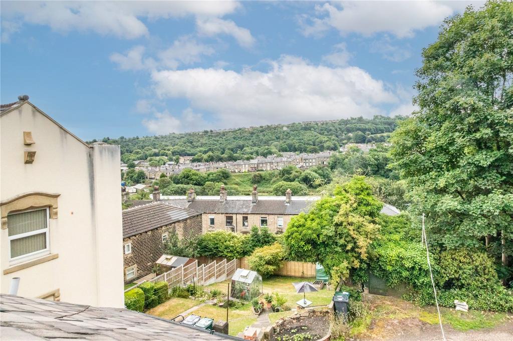 Scar Lane, Huddersfield, West Yorkshire, HD3 2 bed terraced house £