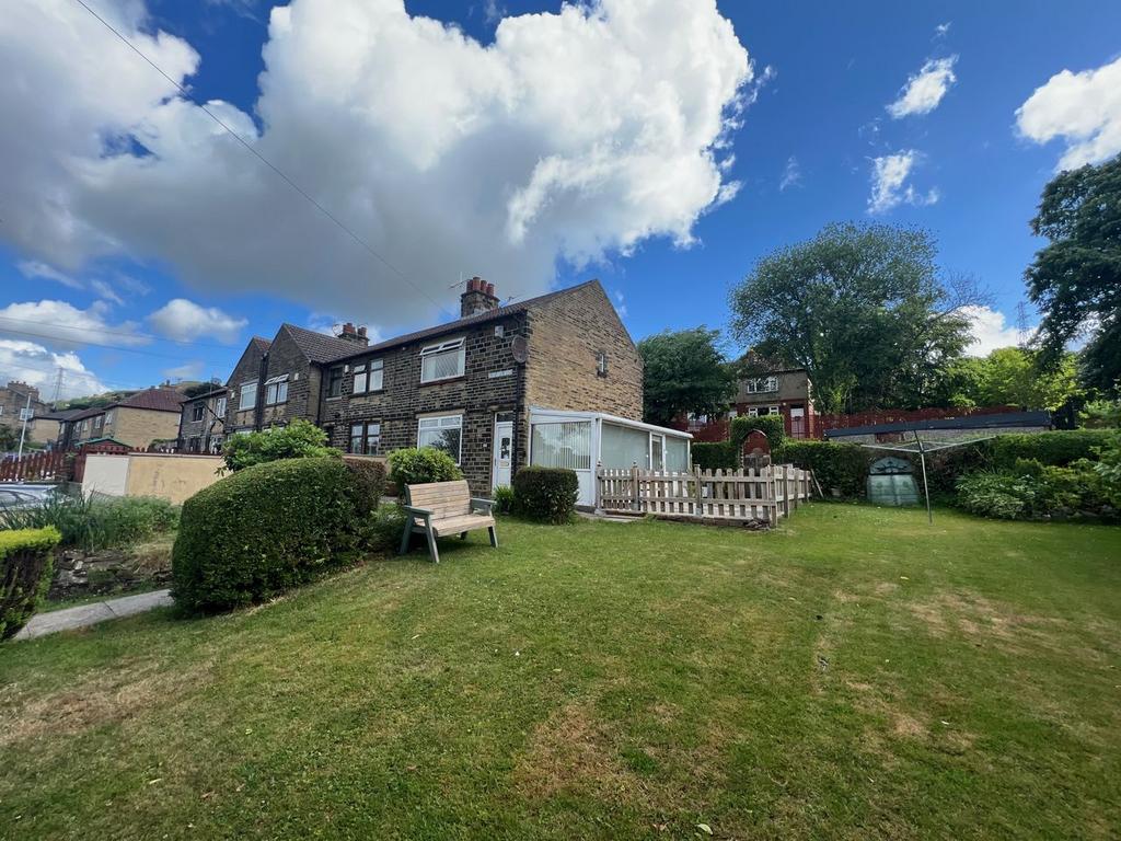 Woodlands Mount, Halifax HX3 2 bed terraced house £130,000
