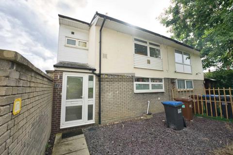 3 bedroom semi-detached house to rent, Travellers Lane, Hatfield