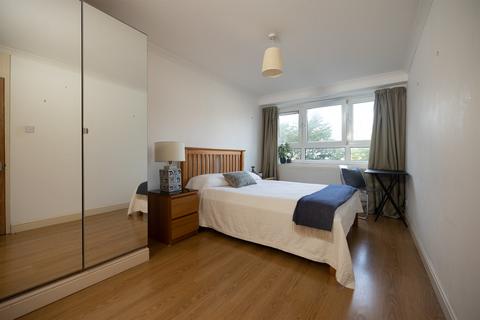 3 bedroom flat for sale, Goulden House, SW11 3HG