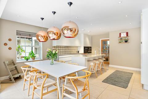 23 Links Road, Ashtead, KT21 2HB