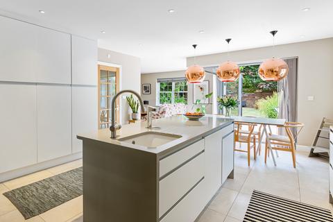 23 Links Road, Ashtead, KT21 2HB