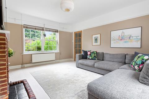 23 Links Road, Ashtead, KT21 2HB