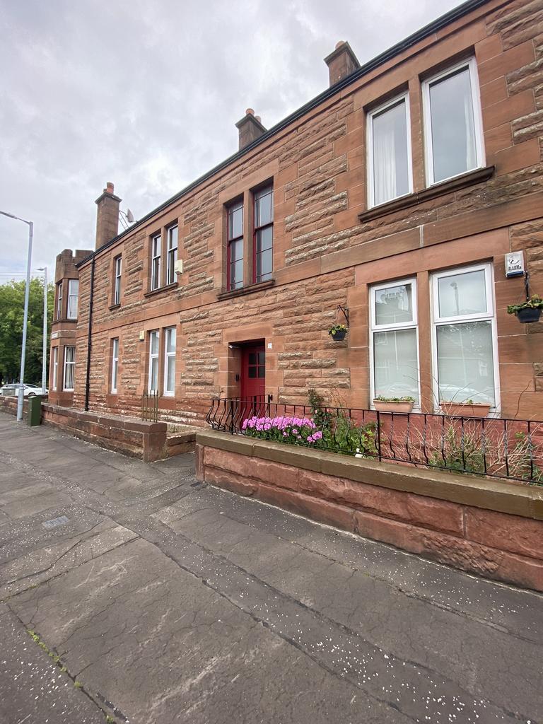 Drumoyne Avenue, Govan, Glasgow, G51 2 bed flat £799 pcm (£184 pw)