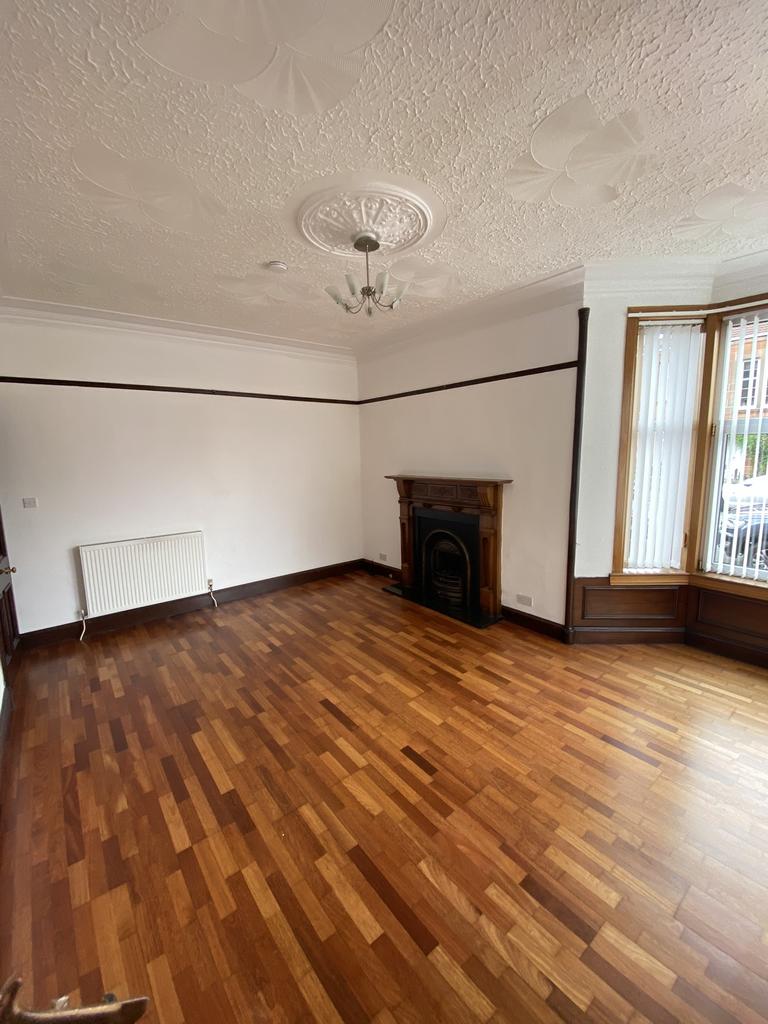 Drumoyne Avenue, Govan, Glasgow, G51 2 bed flat £799 pcm (£184 pw)