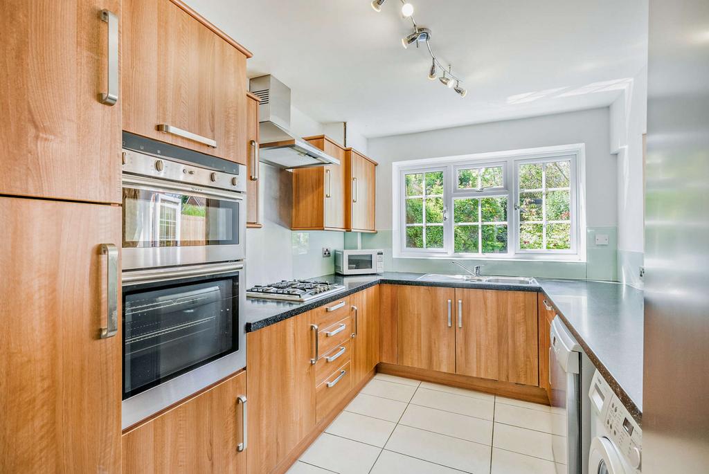 Wakehams Hill, Pinner Village, HA5 3 bed terraced house £635,000
